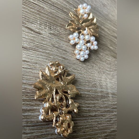 Greap with leaf shape stud earrings A225 - Picture 5 of 5